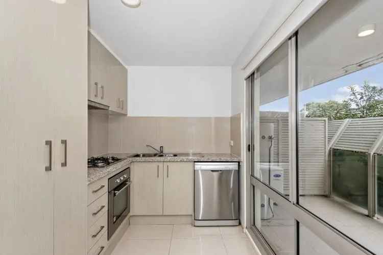 Stylish 1 Bedroom Apartment Dandenong - Modern Complex Near Plaza