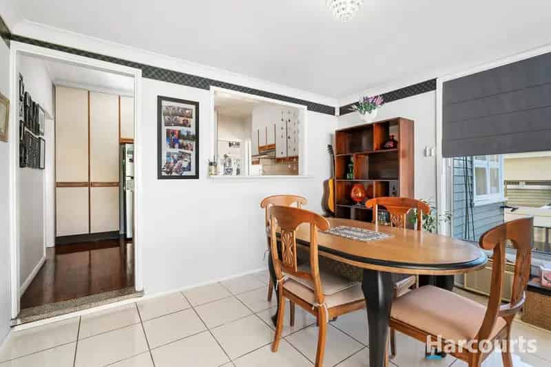 Spacious family living with bonus studio