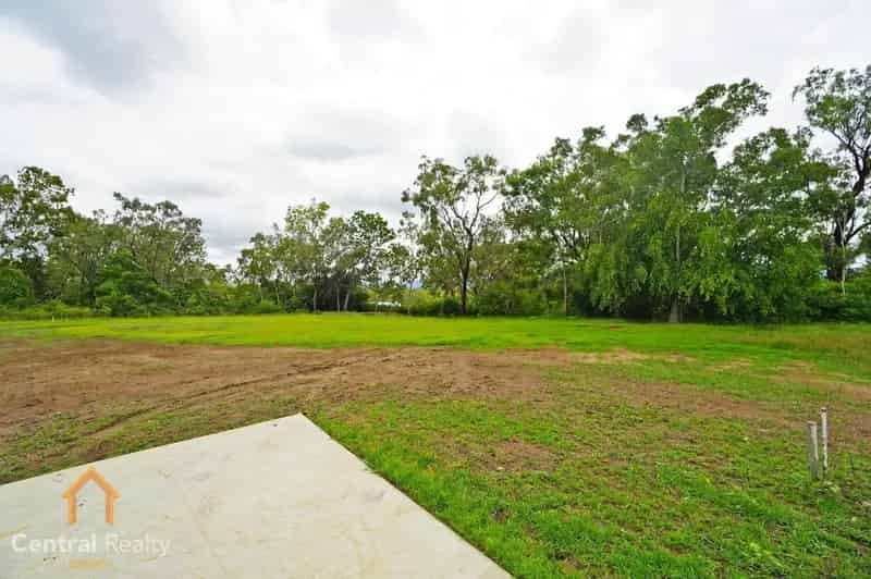 Buy land in Mareeba spacious 2136m2 block with stunning views