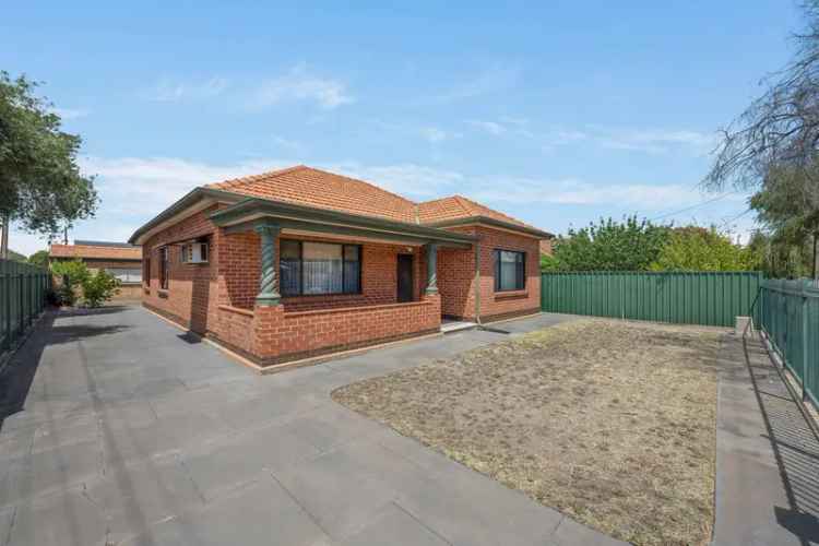 LARGE CORNER ALLOTMENT WITH SUBDIVISION POTENTIAL!