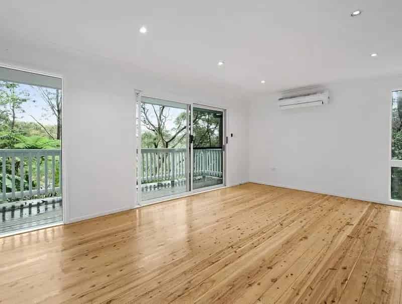 Lease three-bedroom house in Mount Colah with bush views and storage