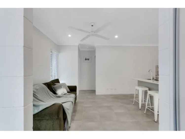 Modern Furnished 1 Bedroom Unit Located On The City Fringe