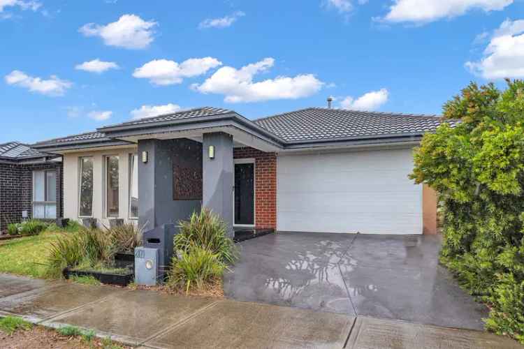 Stunning 3-Bedroom Family Home in Tarneit