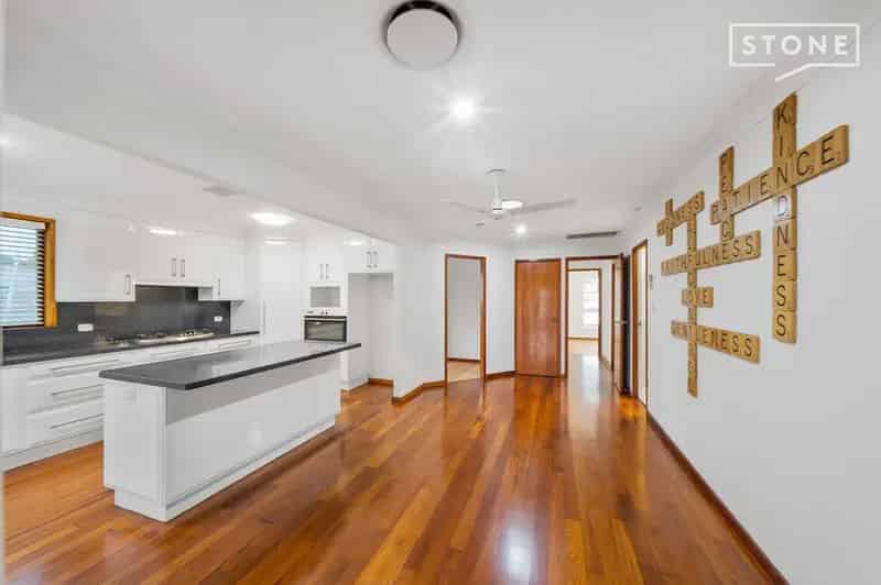 For Lease 5 Bedroom Family Home with Study in Kurri Kurri