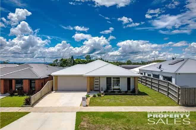 House For Sale , 4, Grampians Drive, Moe, Victoria