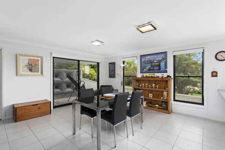 Modern 3 Bedroom Home Near Amenities - Coffs Harbour