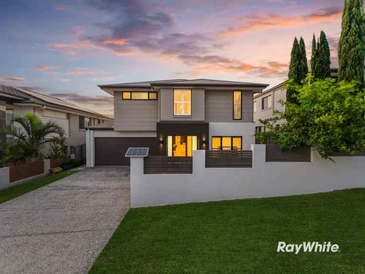 EXCEPTIONAL FAMILY RESIDENCE WITH HIGH-END FINISH IN MANSFIELD CATCHMENT