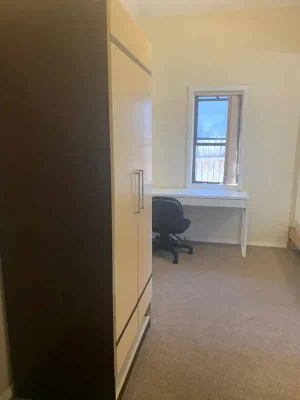 Room for Rent - Prime Location Near Transport & Shops!