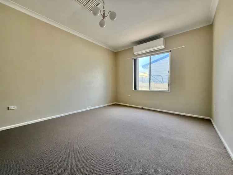 Buy House in Parkes NSW with 2 Bedrooms and Sleepout