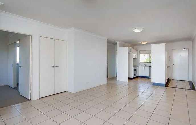 Rent Ground Floor Apartment Chermside with Large Courtyard and 3 Bedrooms