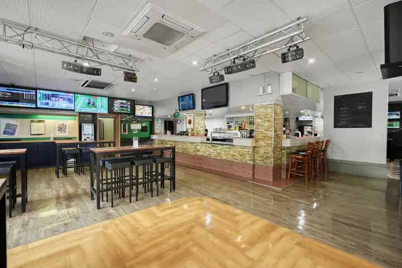 Major Regional Leasehold Hotel with 27 Poker Machines
