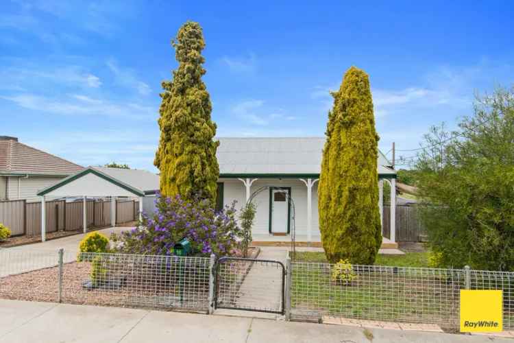 Rent Charming House in North Bendigo with Private Outdoor Space