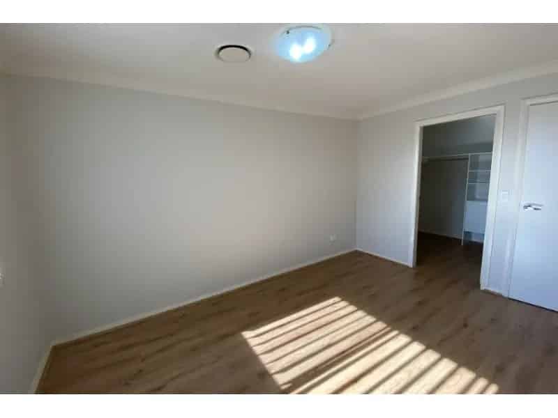 Modern Five Bedroom Townhouse For Lease!