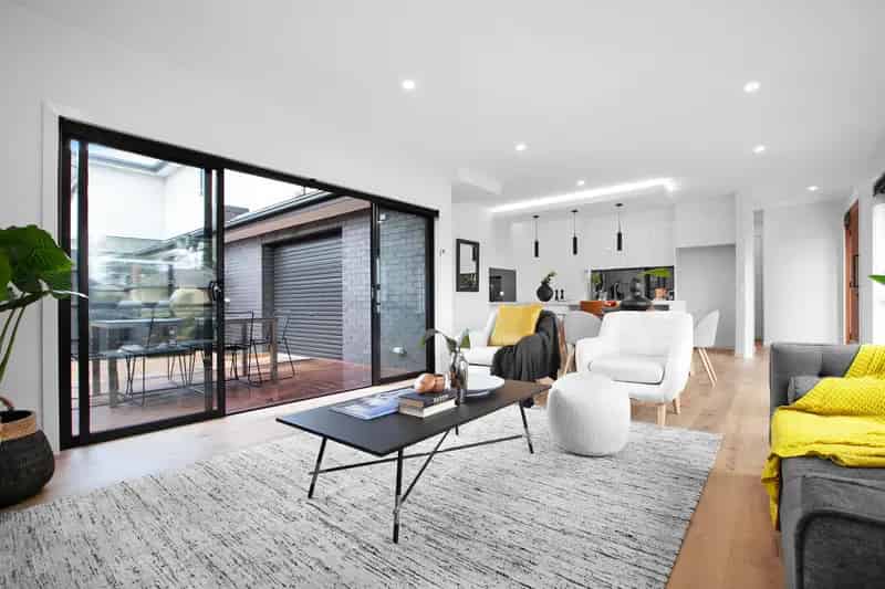 Comfortable Modern Living in Pristine Condition!
