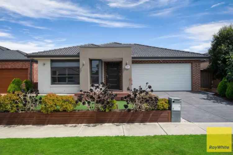 Family Home in Point Cook with 4 Bedrooms and 2 Bathrooms