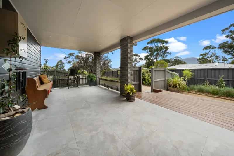Elegant and Contemporary Living in Mount Nelson