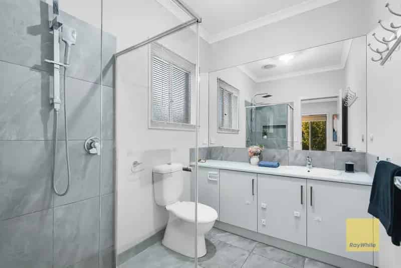 Spacious Family Home in Prestigious 'The Heartland Estate, Tarneit