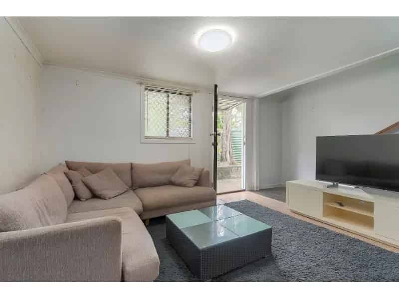 Comfortable 3-Bedroom Unit In Prime Dutton Park Location