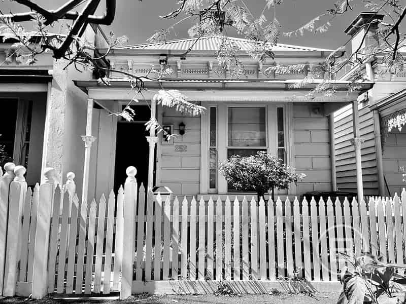 buy house in Port Melbourne with two bedrooms and private courtyard