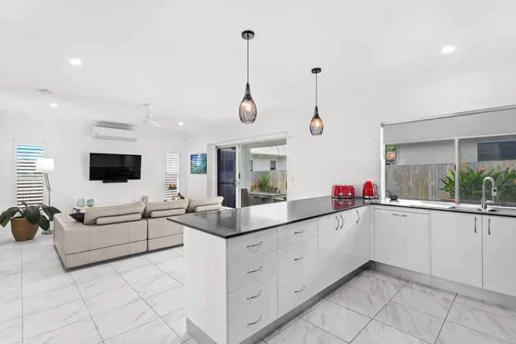 Stunning Modern Home in Prime Whitsunday Lakes Location - Perfect for Family Living!