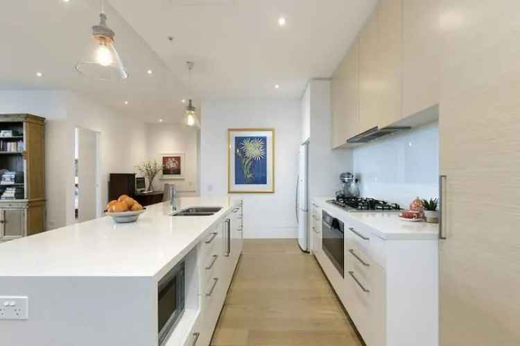 4 rooms apartment of 456 m² in Melbourne