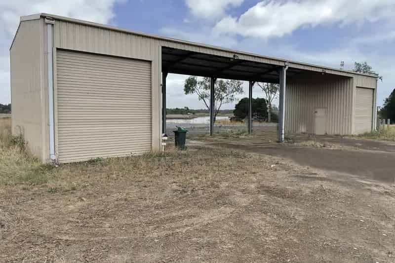For Rent Commercial Property Hardstand Land with Shed High Exposure Road
