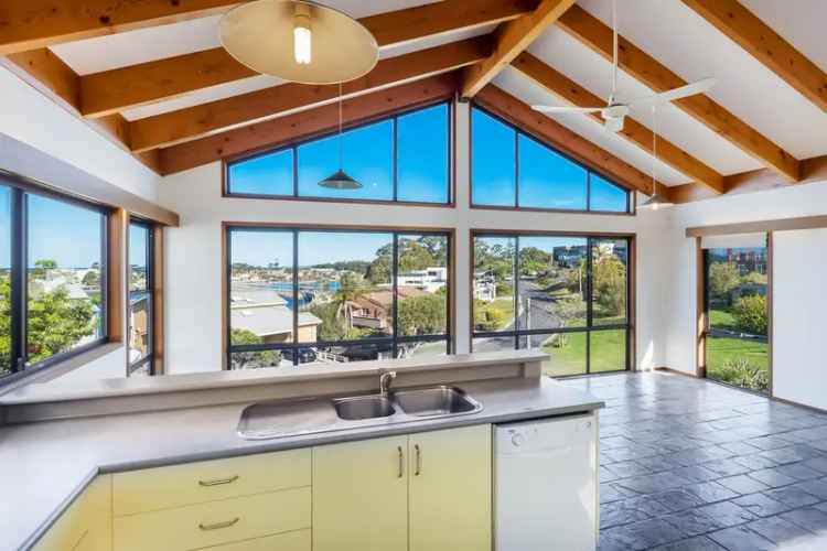 Stunning 3-Bedroom Lake View Home in Merimbula