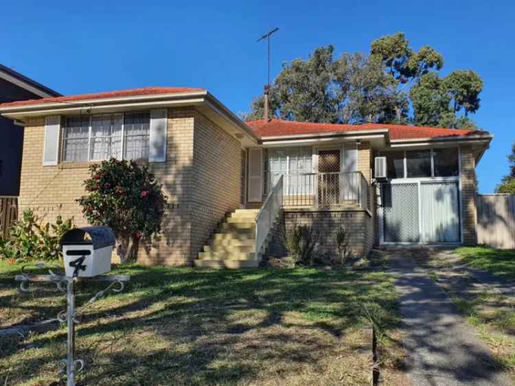 Lease Large Three Bedroom Home with Modern Features in Macquarie Fields