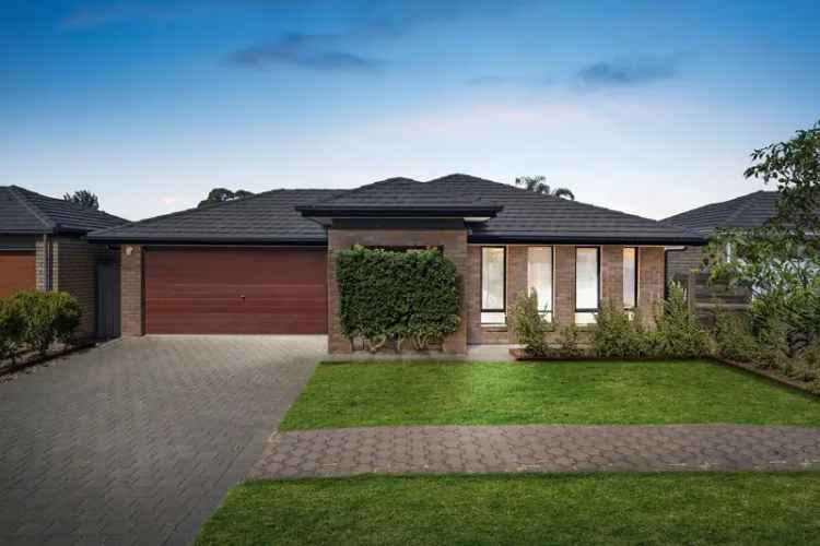 Modern 4-Bed Family Home Solar Power Open Plan Living