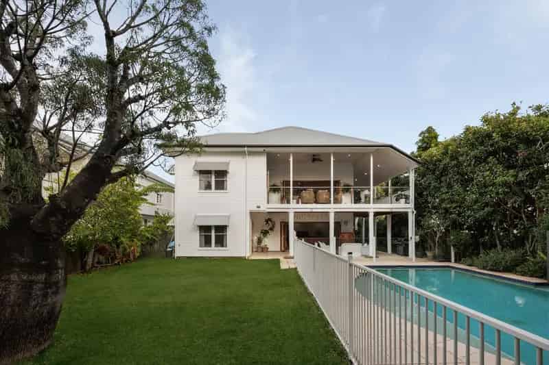 Classic family Queenslander on 1,012sq m