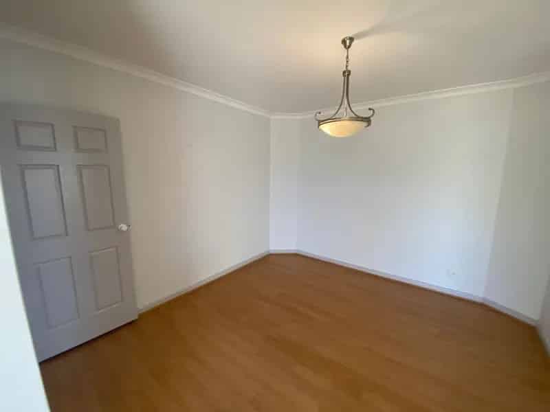 WELL PRESENTED FIVE BEDROOM TWO BATHROOM - 9 MONTH LEASE ONLY