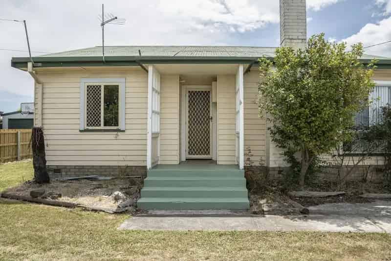 Buy House Mayfield with Spacious Living and Outdoor Entertaining