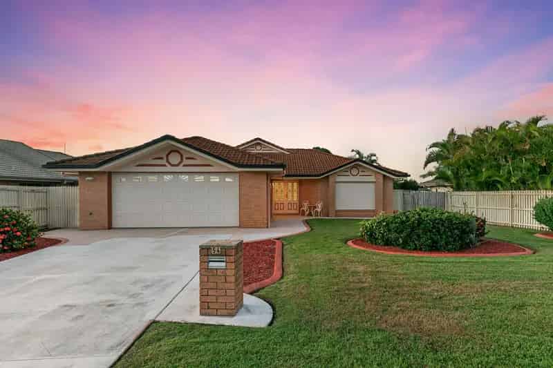 Quality Home in a Class of Its Own - Central Position, Close to Town
