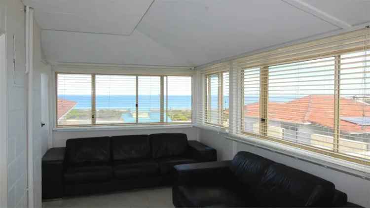 Lease 3 Bedroom House in Green Head with Ocean Views