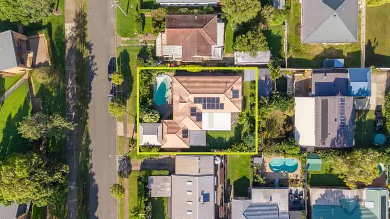 Immaculate & Spacious Lowset Family Home