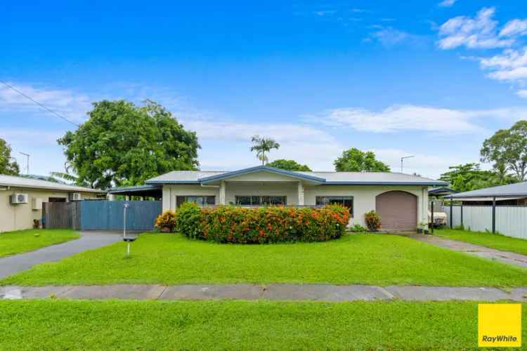 Four Bedroom Home with Pool Near Trinity Beach