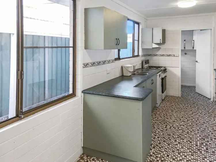 Rent Spacious Family Home in South Dubbo with Modern Features