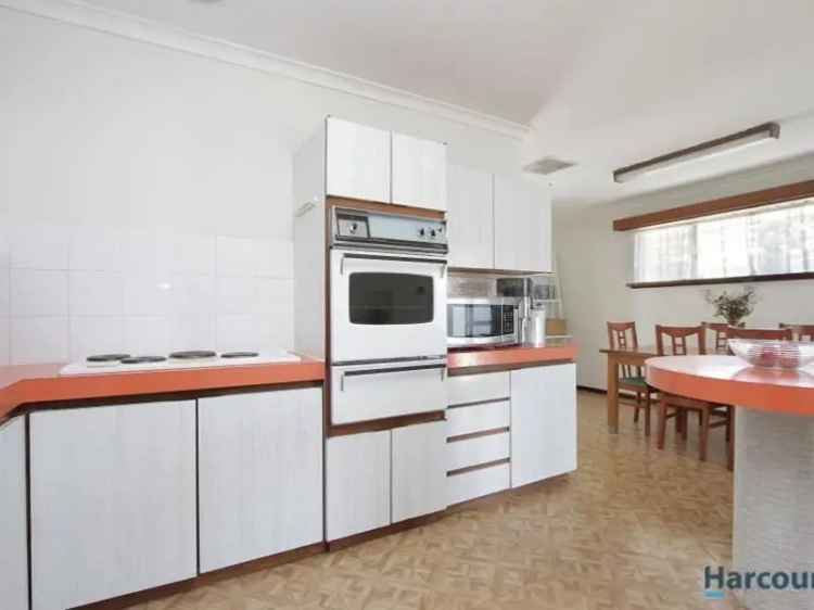 4 Bedroom Family Home Near Curtin University