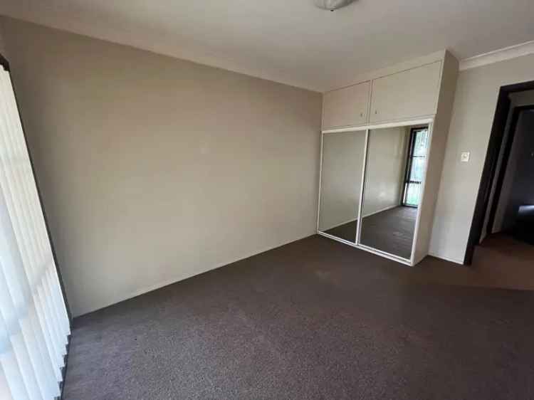 3 Bed 3 Living Areas Home Ingleburn Large Backyard