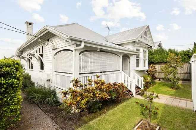 1900s Charming Home Peaceful Private Living High Ceilings