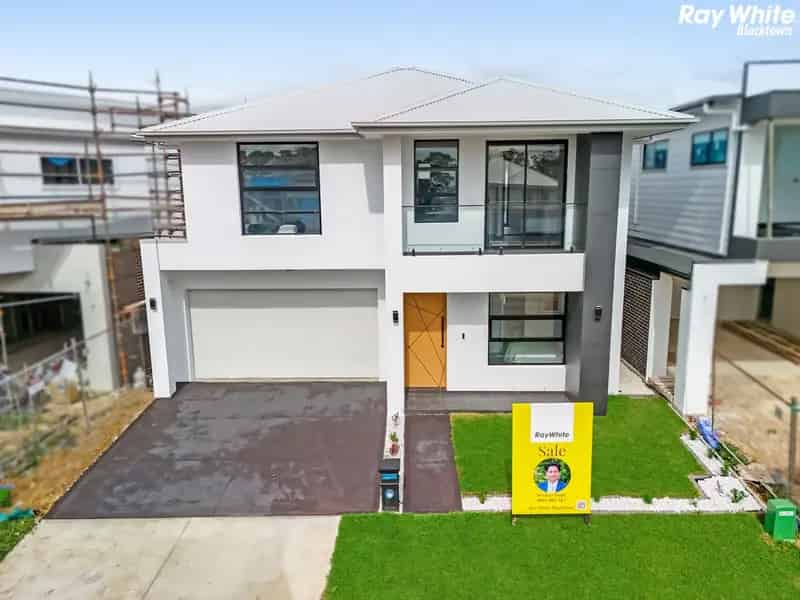 BRAND NEW 5 BEDROOM  LUXURY HOUSE.