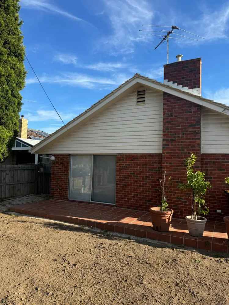 buy house Fawkner 3 bedroom 1 bathroom 3 car spaces