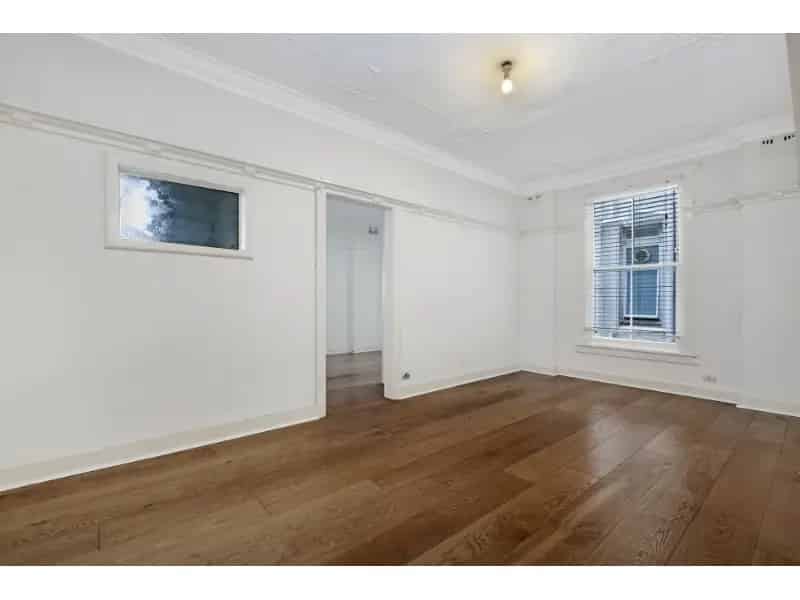 Spacious One Bedroom With Grand Proportions And Old World Charm