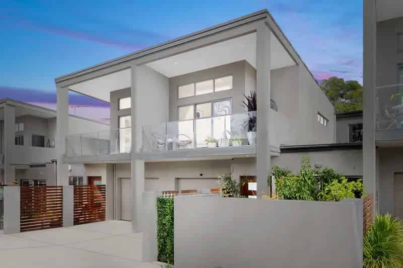 Lease Spacious Two Bedroom Villa in Forde ACT with Waterfront Views