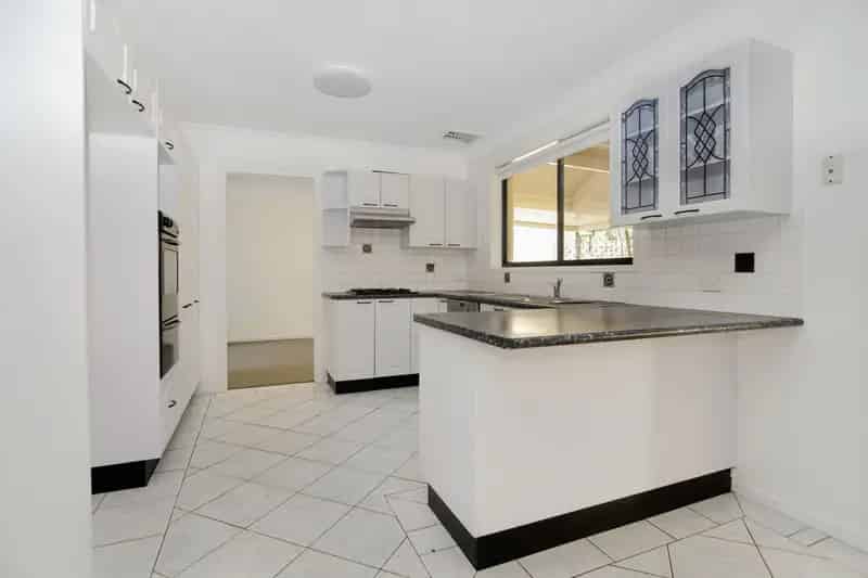 Lease 5 Bedrooms Home in Lisarow with Spacious Living Areas