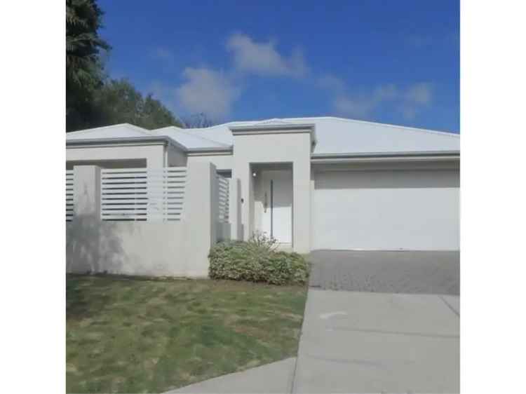 Modern 3-Bedroom Villa Near Scarborough Beach