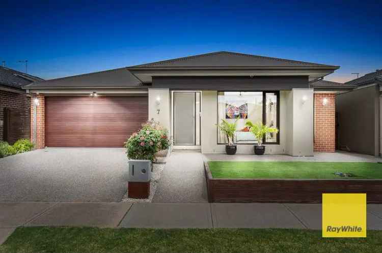 Experience Luxury and Modern Living at 7 Style Way, Tarneit!