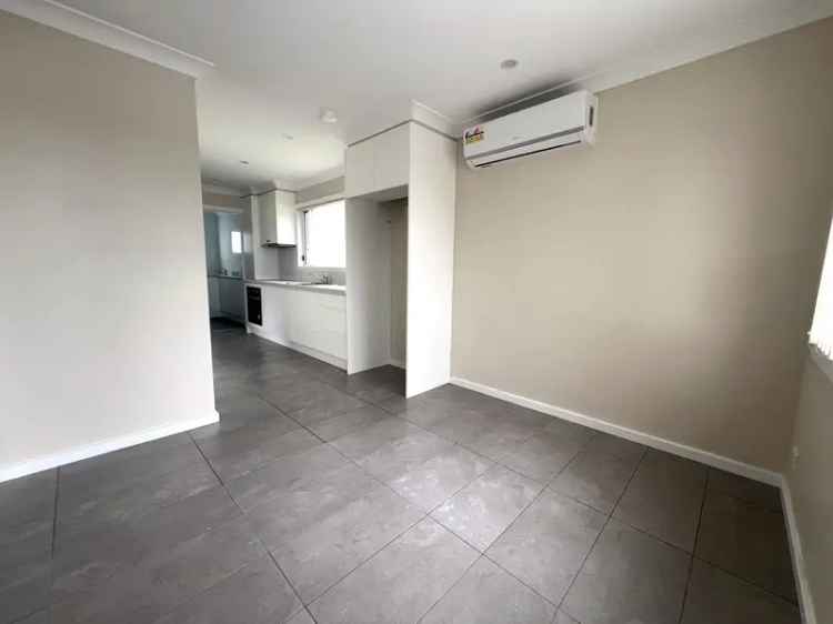 Modern Cozy Three Bedroom Granny Flat Near M1 Motorway