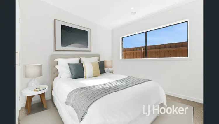 4 Bedroom Family Home Cranbourne East Modern Kitchen Ensuite