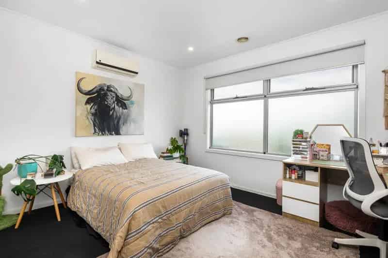 Stylish & Modern Double-Storey Unit in Prime Location
